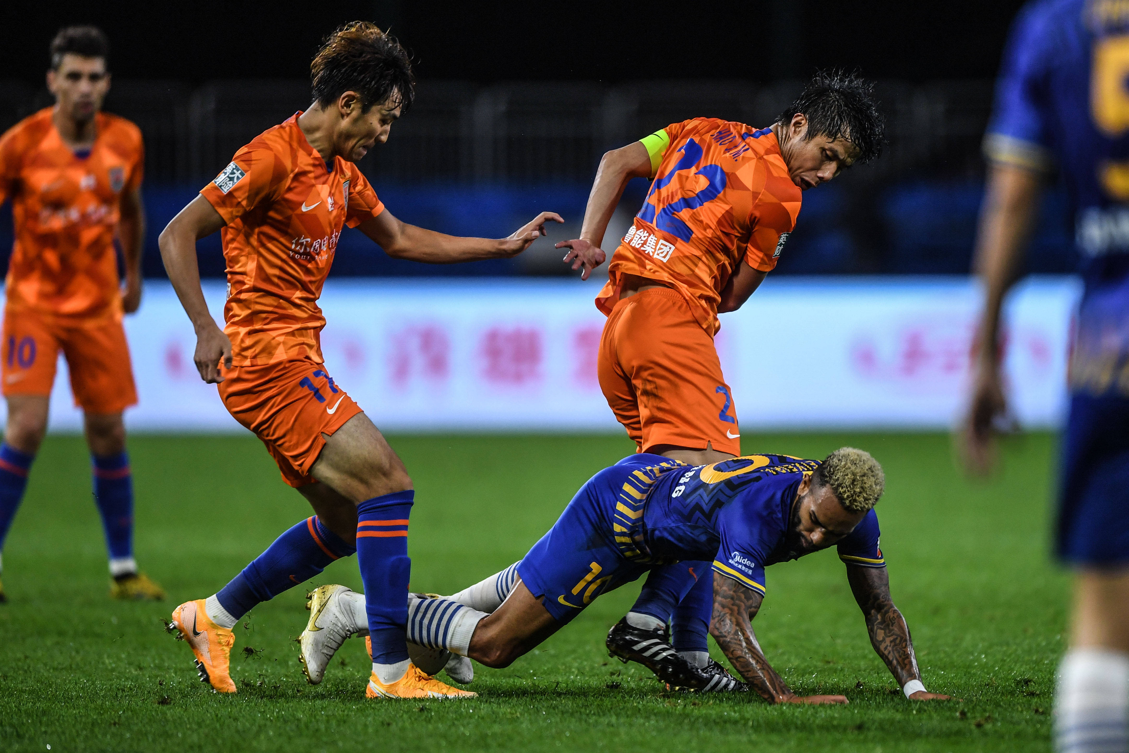 江苏苏宁客场战平鲁能,终结连败的简单介绍 江苏苏宁客场战平鲁能,终结连败的简单介绍