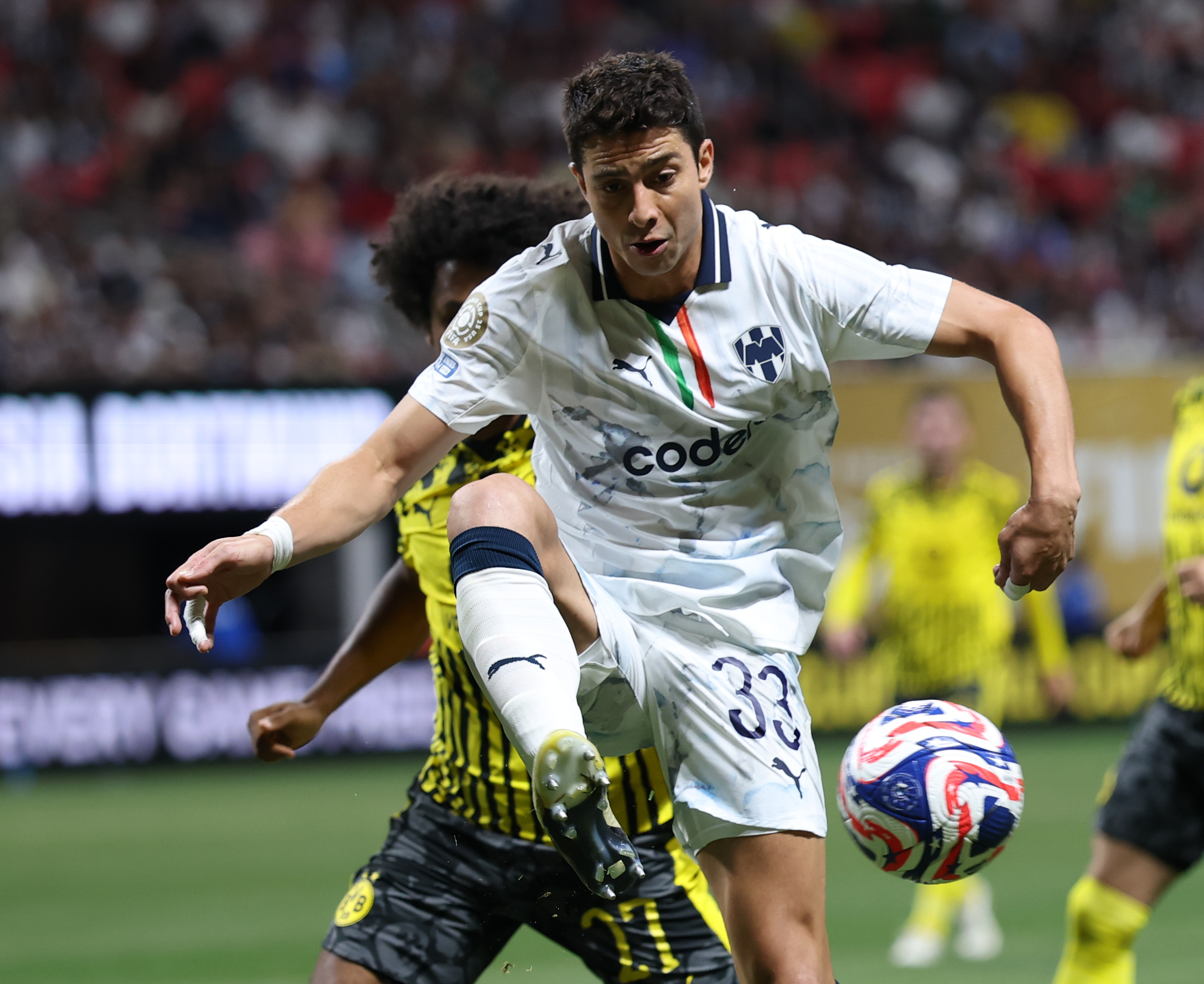 多特蒙德狂胜，晋级又近一步