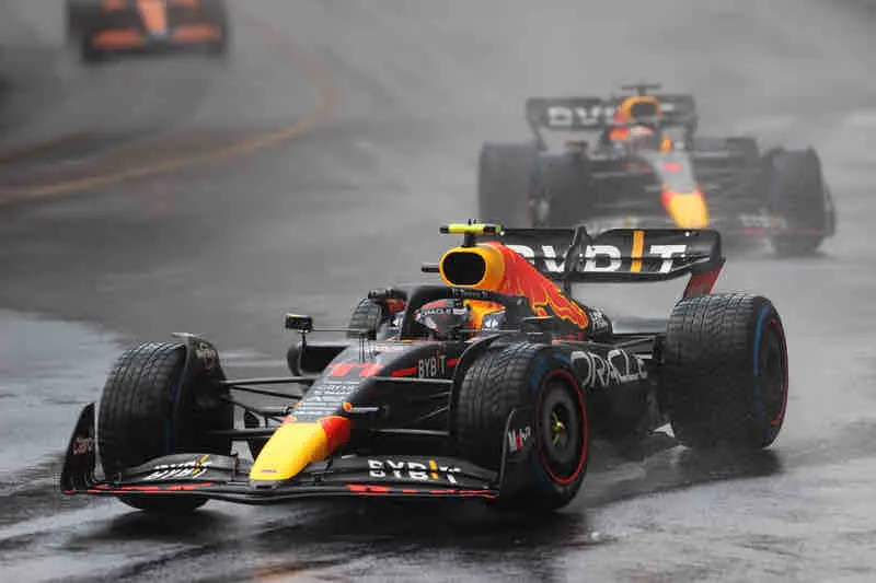 关于迈凯伦鏖战索伯车队，佩雷兹刷新纪录的信息