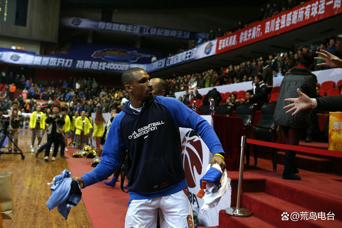 开云足球直播-热火轻取马刺，利拉德带队取胜的简单介绍