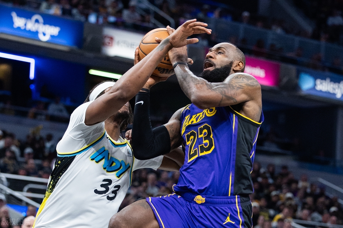 骑士险胜北京队，詹姆斯点燃赛场