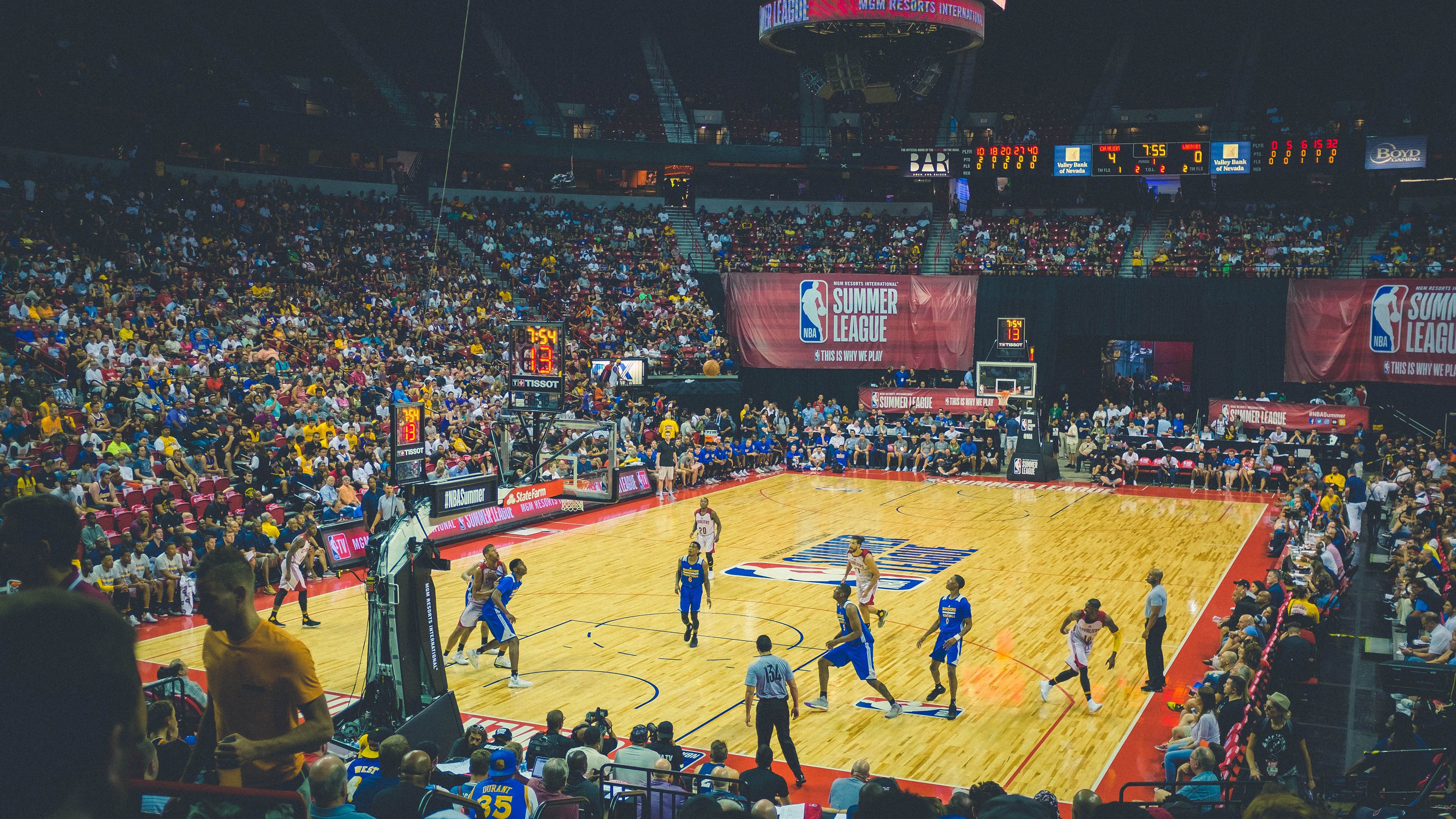 武切维奇爆发,开拓者血拼辽宁队—一场跨越时空的篮球狂想