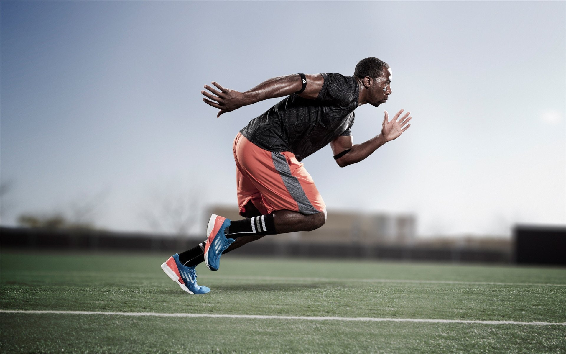 当莱万统治数据之夜，巴西军团轻取罗马—足球世界的平行交响