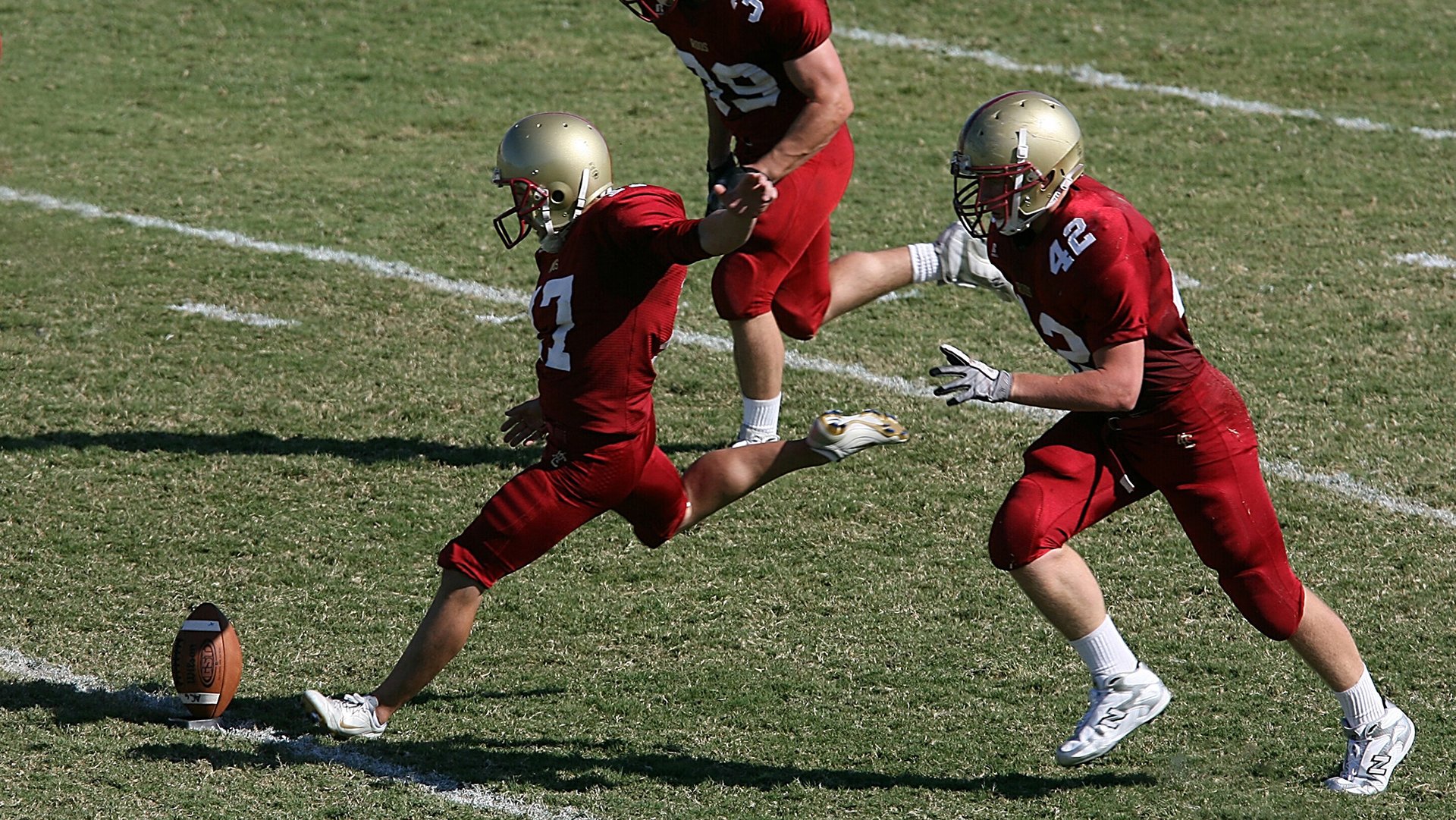 绿茵场外的震撼弹，库尔图瓦爆发与伊拉克足球的强势回归